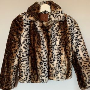SHELL FAUX FUR /EXTERIEUR
FAUSSE FOURURE:
100%POLYESTER
RN*114542